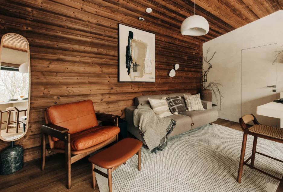 Fuju leather armchair