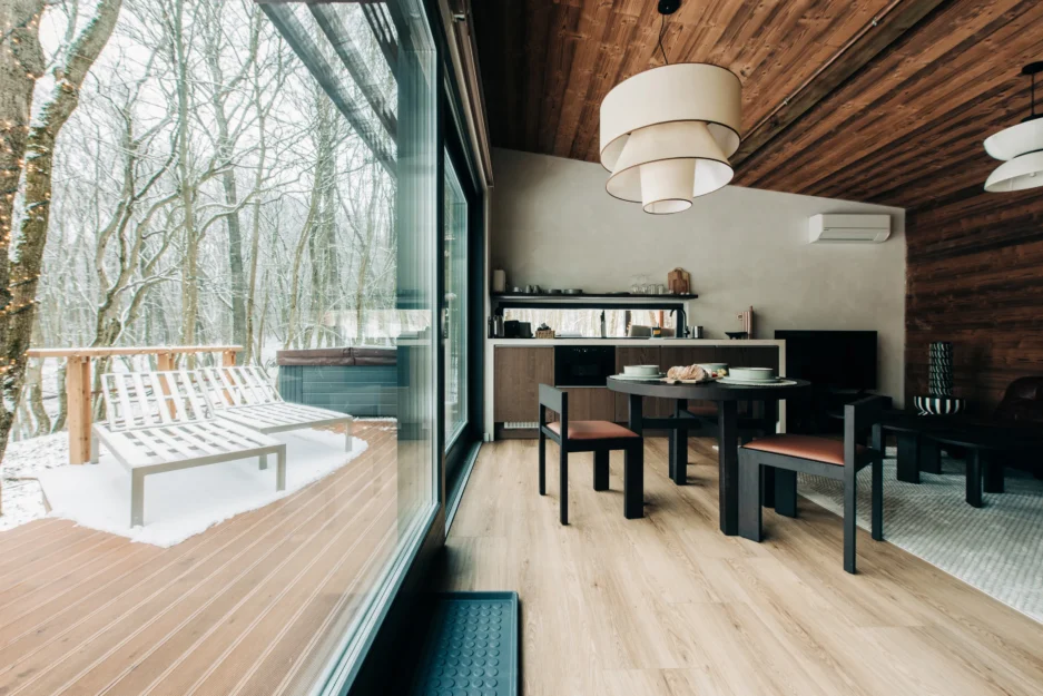 Inori dining chair with Chiyo dining table