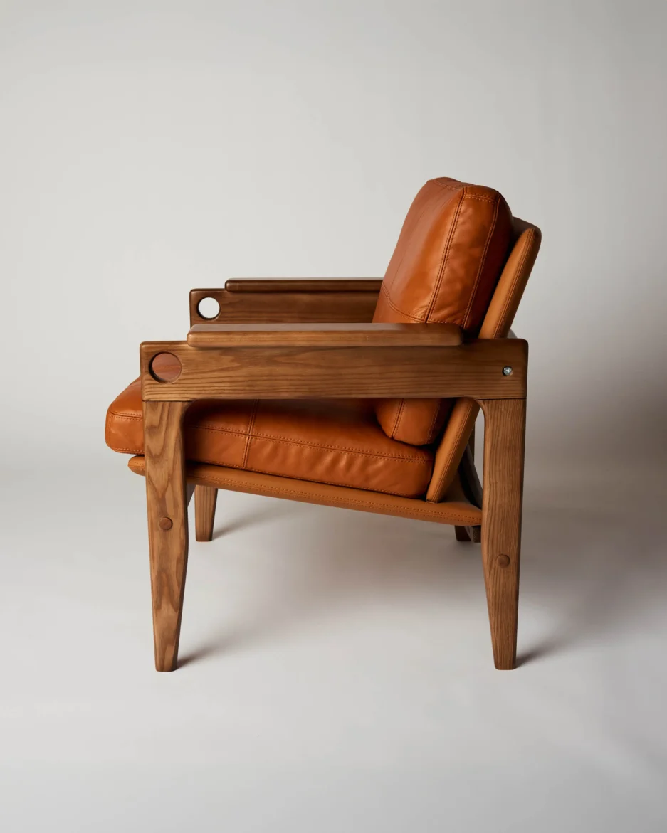 Fuju leather armchair